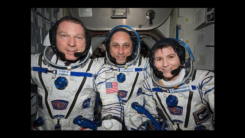 La Soyuz è atterrata in Kazakistan, il presidente Mattarella: Bentornata a casa Samantha
