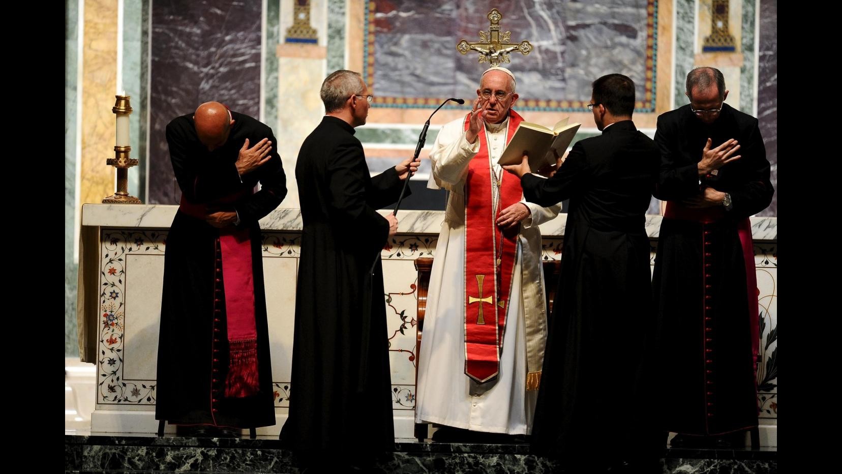 Usa, Papa a Washington saluta folla prima di messa canonizzazione