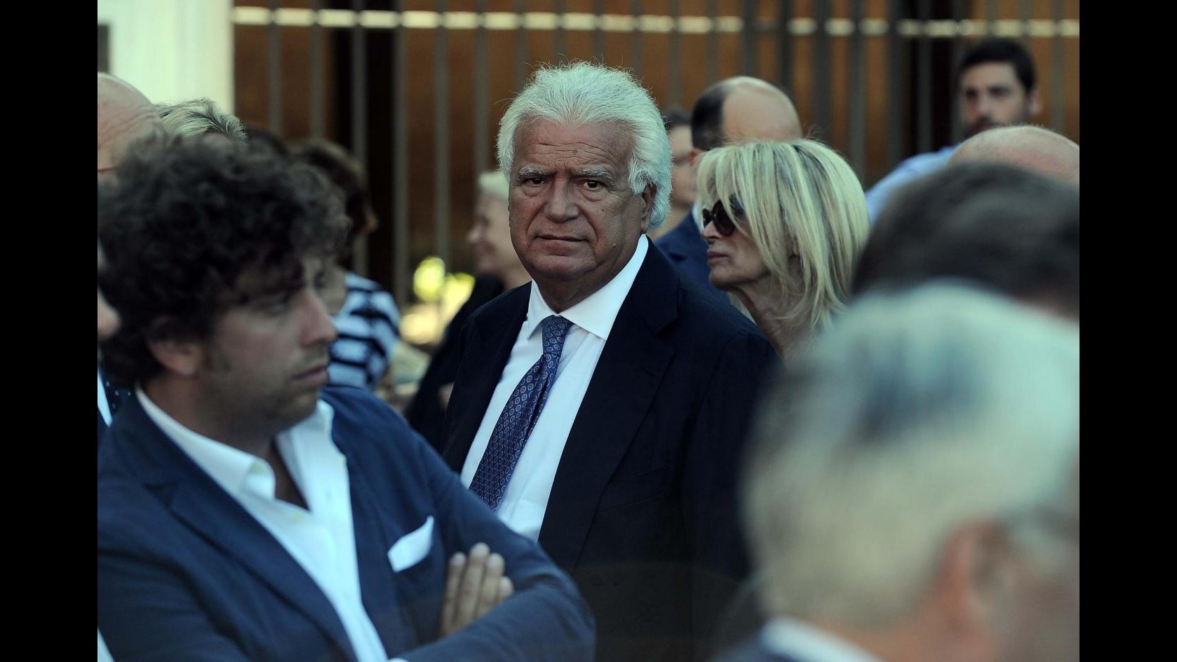 Forza Italia perde i pezzi: 10 parlamentari scelgono di andare con Verdini