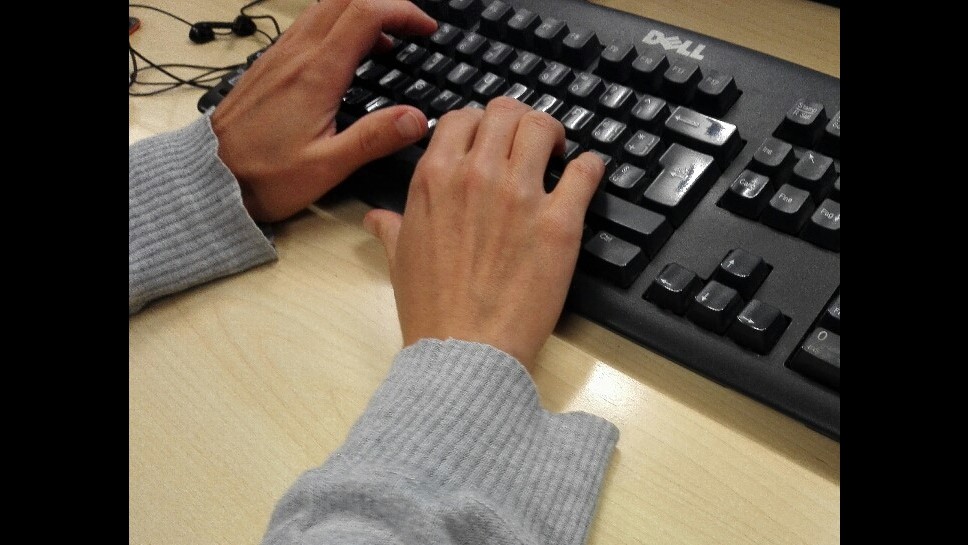 Stop a mail e chat a tavola: si rischia di mangiare male