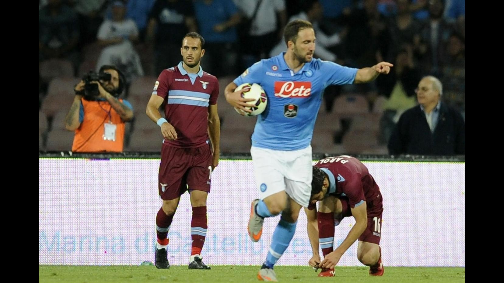 Calciomercato, Chelsea sfida Juve per Higuain. Marotta sulle tracce di Van Persie