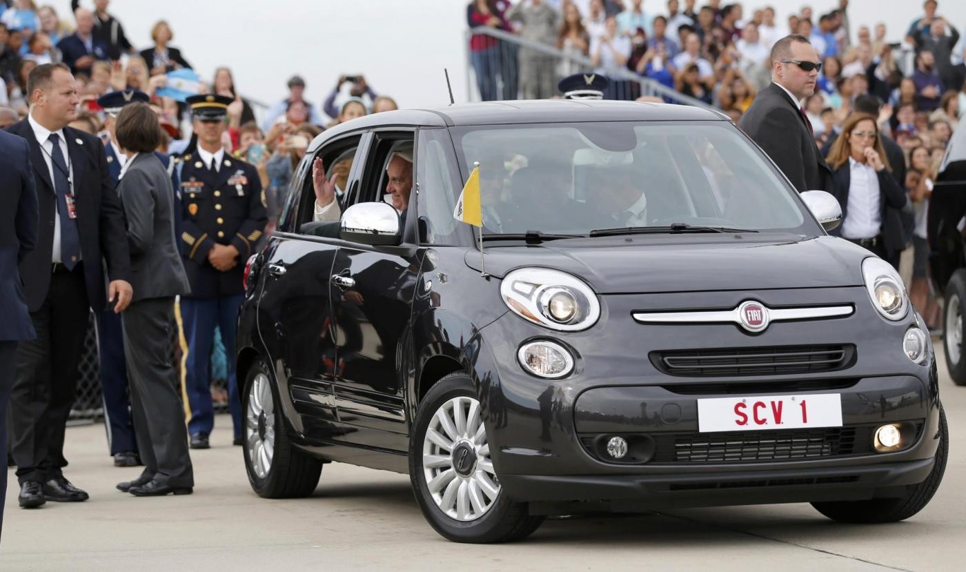 Usa, Papa in Fiat 500 da base Andrews a Washington