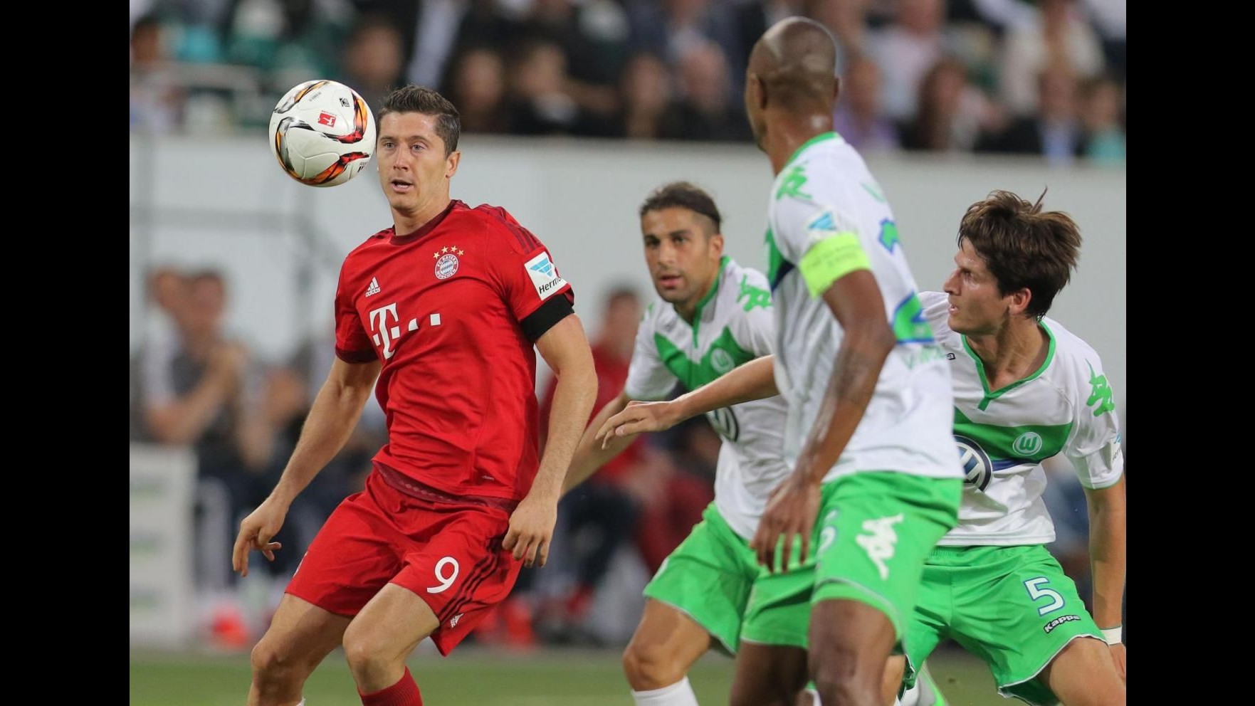 Bayern travolge Wolfsburg,  5 gol in 9 minuti di Lewandowski