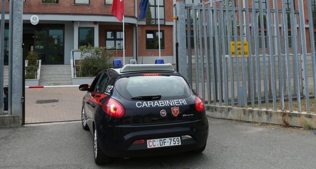 Benevento, intesta società a nipote e lo minaccia: arrestato