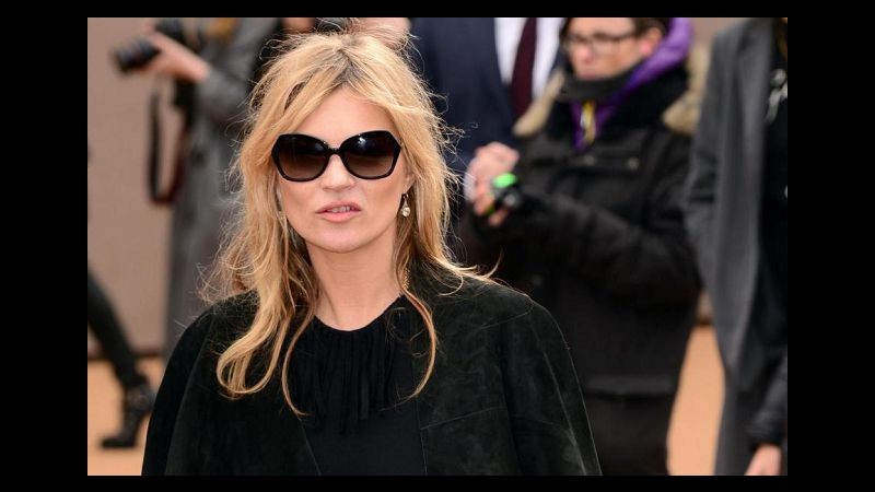 Kate Moss dà in escandescenze in aereo e interviene la polizia