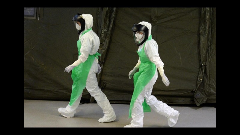 Ebola, l’infermiere italiano è in buone condizioni ma rimane in isolamento