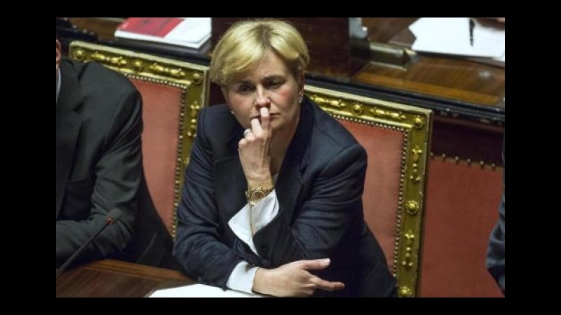 Il ministro Guidi annuncia la fine della recessione e viene contestata