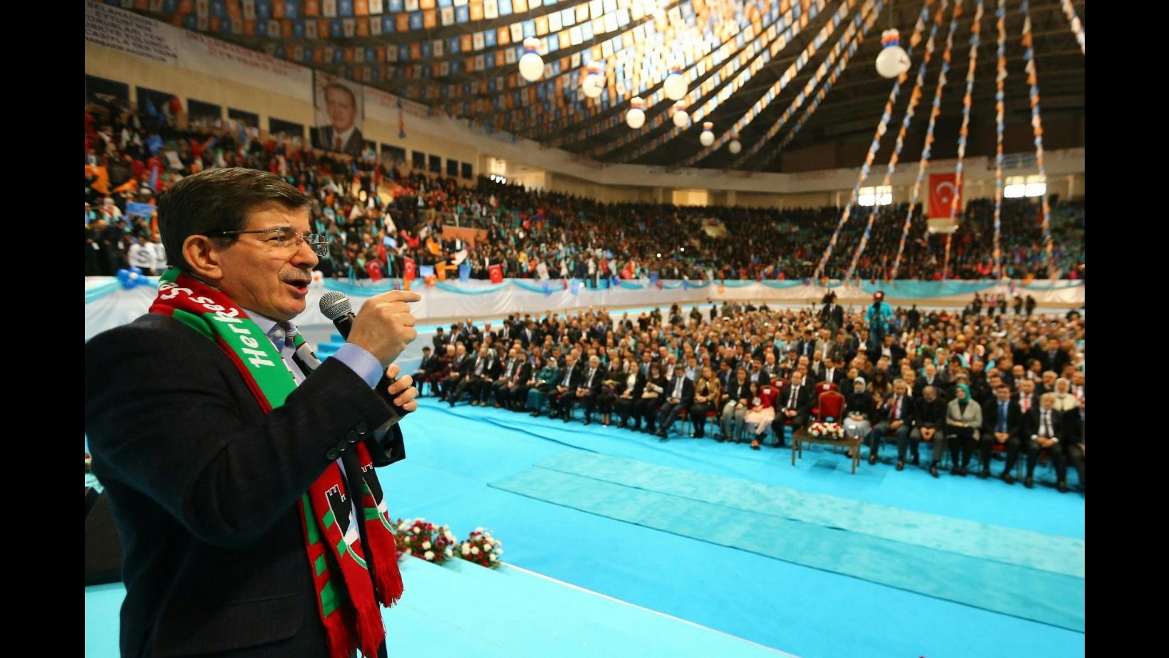Davutoglu: Akp è vero vincitore, è spina dorsale della Turchia