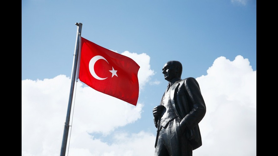 Turchia, urne aperte per le parlamentariAl voto 54 milioni di cittadini