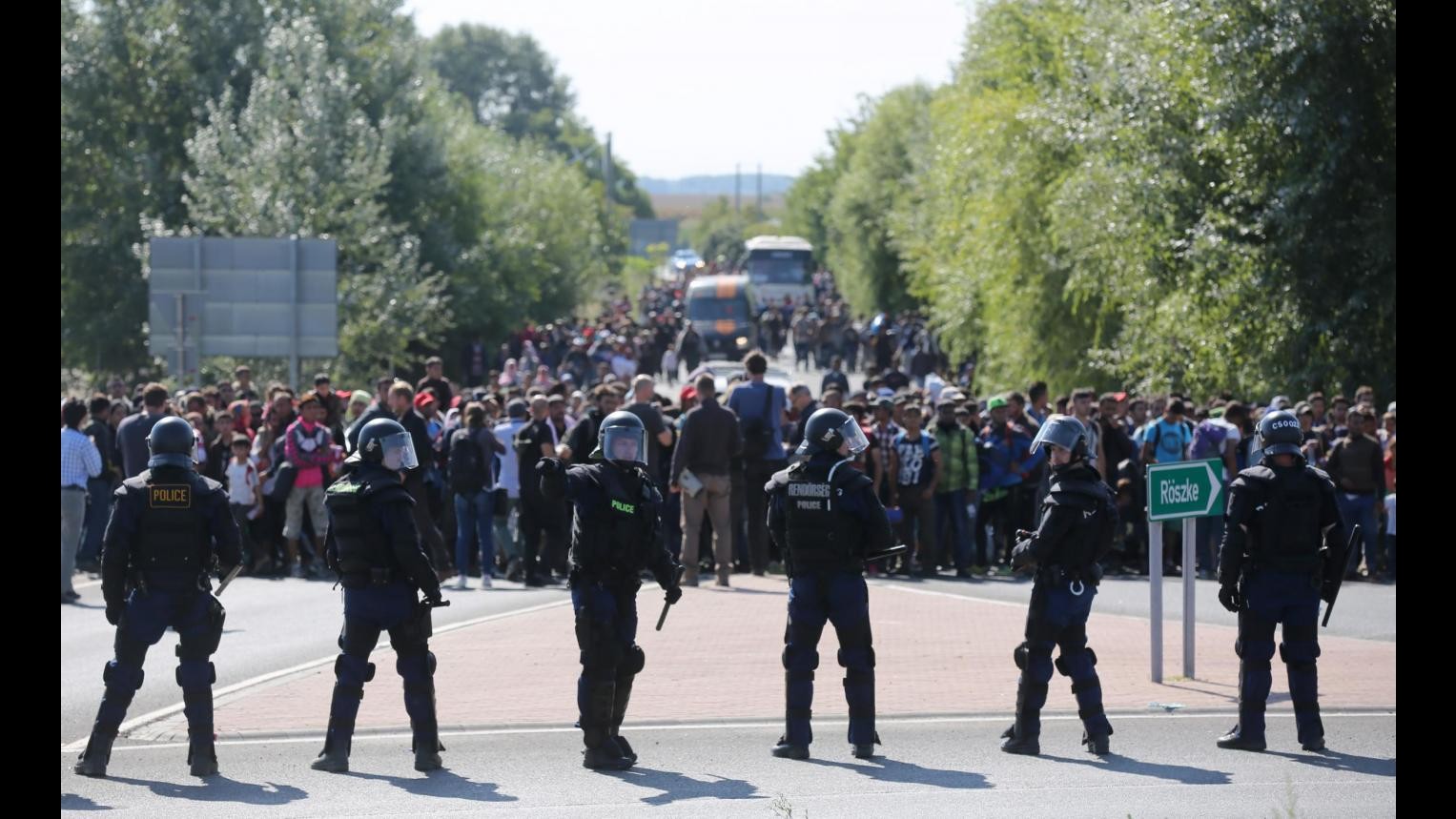 Migranti, ok Parlamento ungherese all’uso dell’esercito con armi non letali