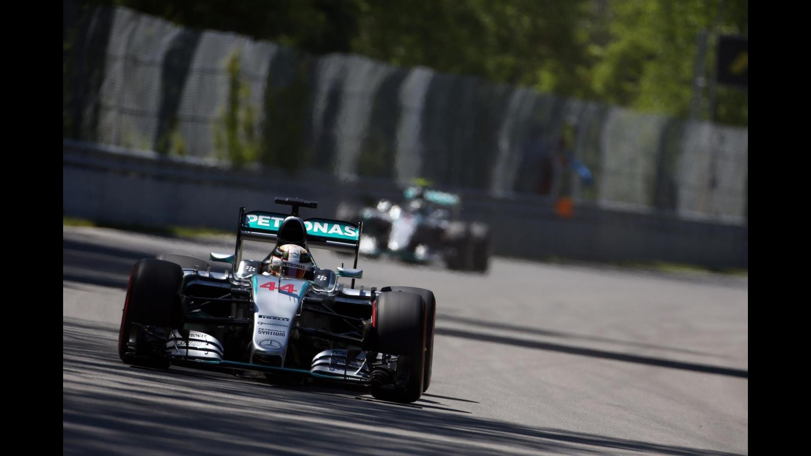 F1, Gp Canada: pole Hamilton davanti a Rosberg, Raikkonen è 3°. Vettel fuori in Q1