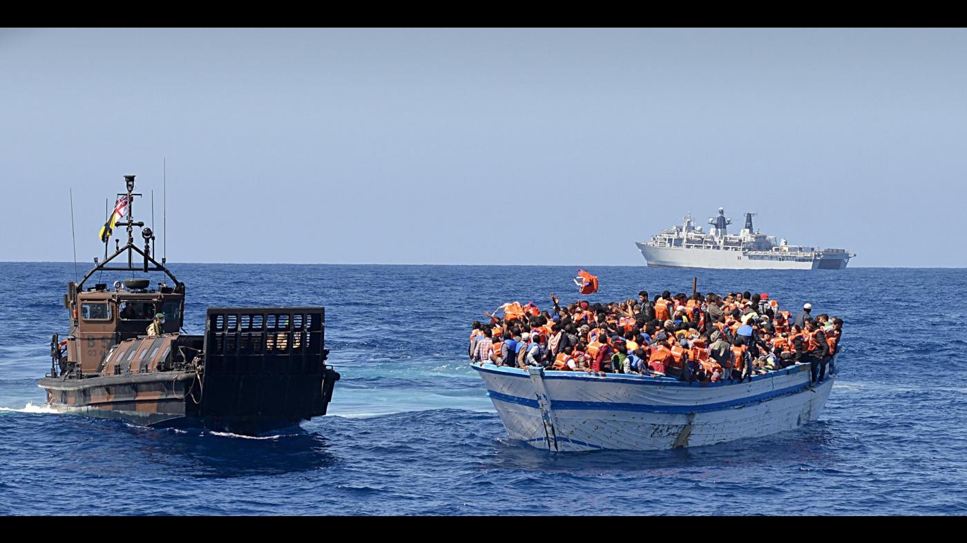 Migliaia di migranti alla deriva al largo della Libia