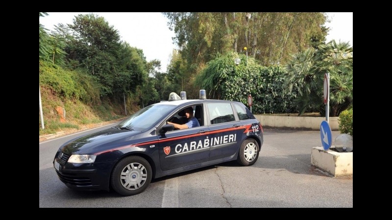 Caserta, picchiava donna in auto: fermato da carabiniere fuori servizio