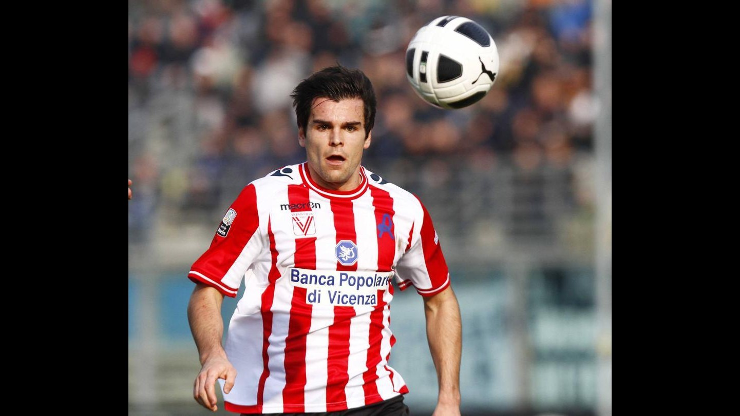 Calcio, Vicenza: difensore Brighenti in prognosi riservata