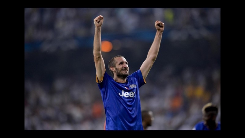 Champions League, Juve: problema muscolare per Chiellini, Barzagli in gruppo