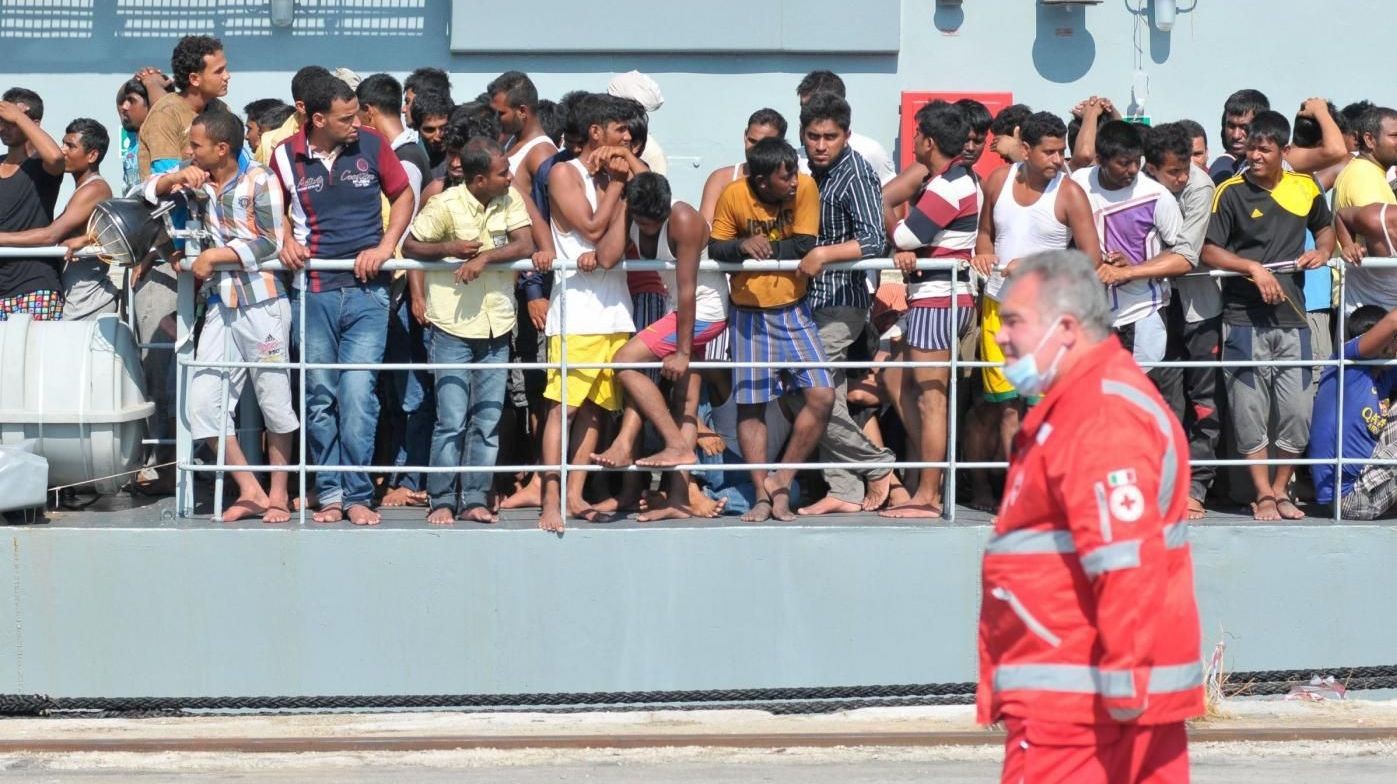 Migranti, naufragio nel mar Egeo: 26 dispersi. In Croazia più di 21mila rifugiati