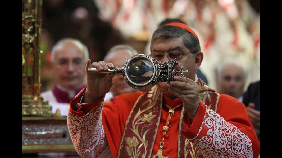 Napoli, sciolto il sangue del martire: si ripete il miracolo di San Gennaro