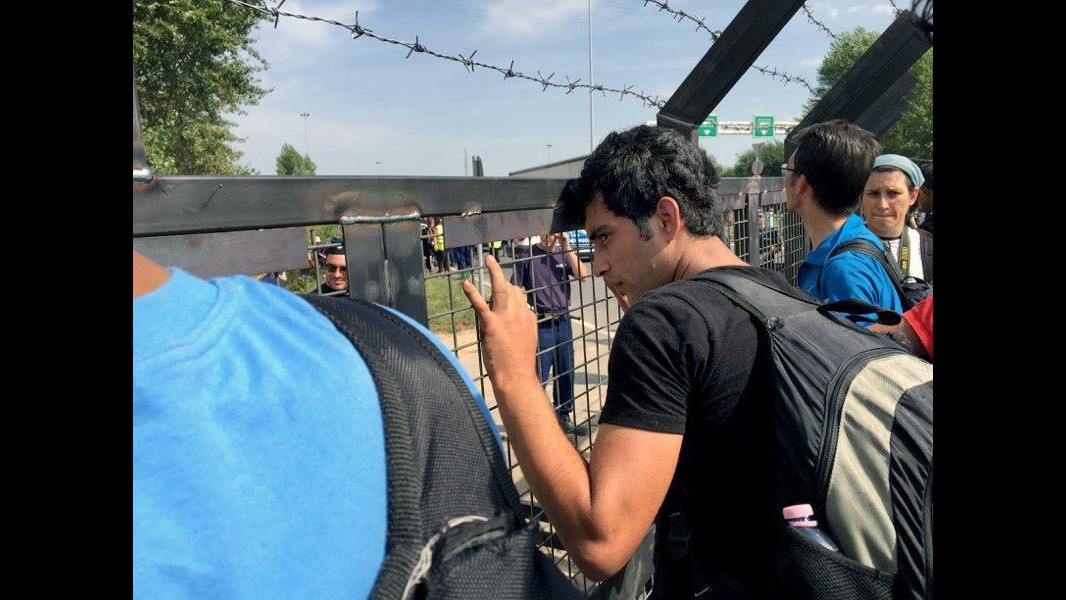 Migranti, Ungheria: Croazia delude noi e Ue. Grecia, affonda barcone: muore bimba