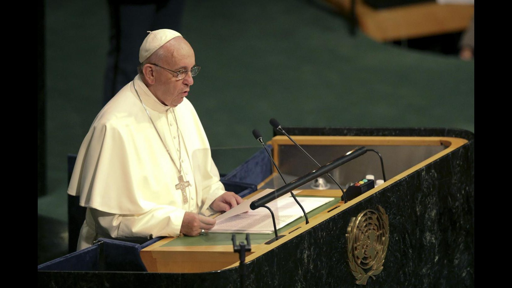 Vaticano, Papa: Famiglia non ha giusto riconoscimento e sostegno