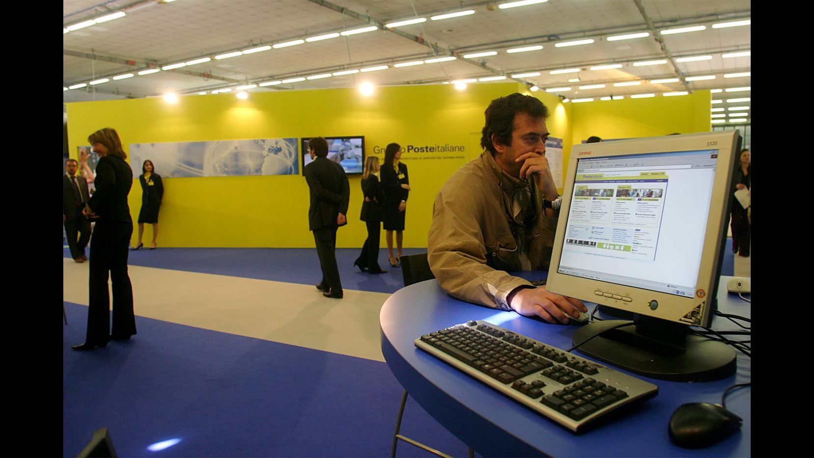 Poste, Codacons a Consob: Tuteli interessi di utenti deboli