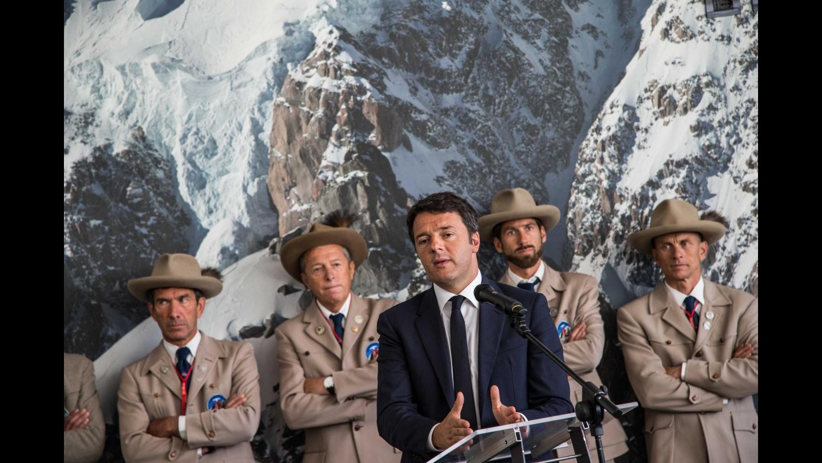 Monte Bianco, Renzi inaugura la funivia: Europa deve tornare a sognare