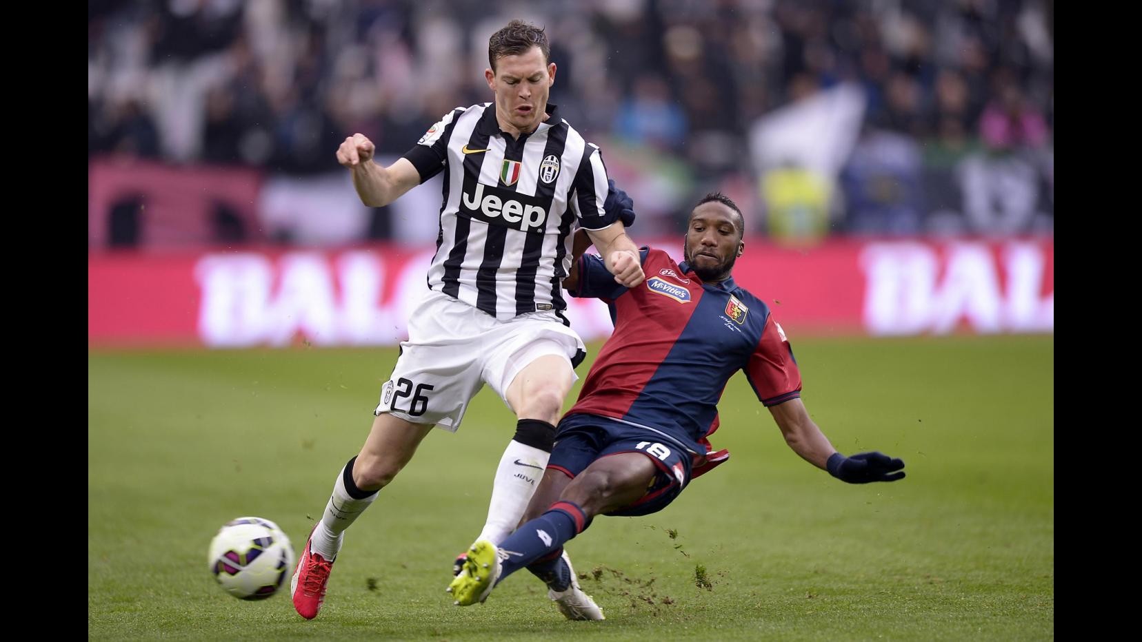 Inter a Lichtsteiner: Ti aspettiamo presto in campo