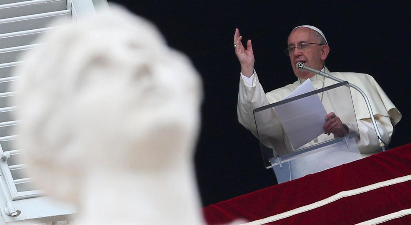 Vaticano, Lombardi: Papa incontrato ma non appoggiato Kim Davis