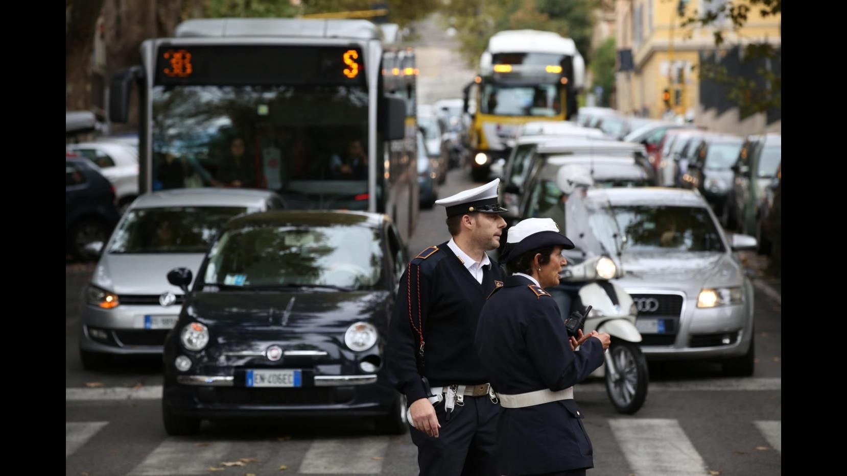 Roma, metro A e B chiuse, cortei in centro: disagi in città