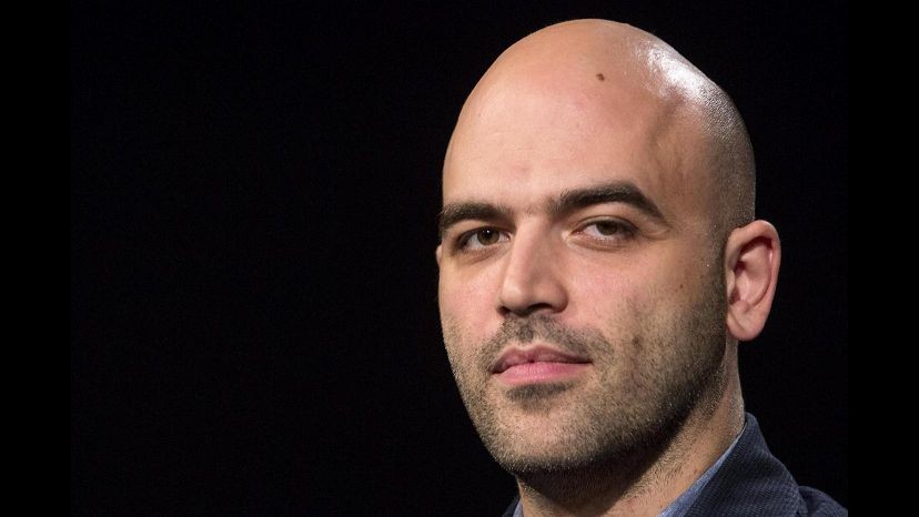 Dopo 8 anni Saviano torna a Casal di Principe: Io qui, tanti boss no