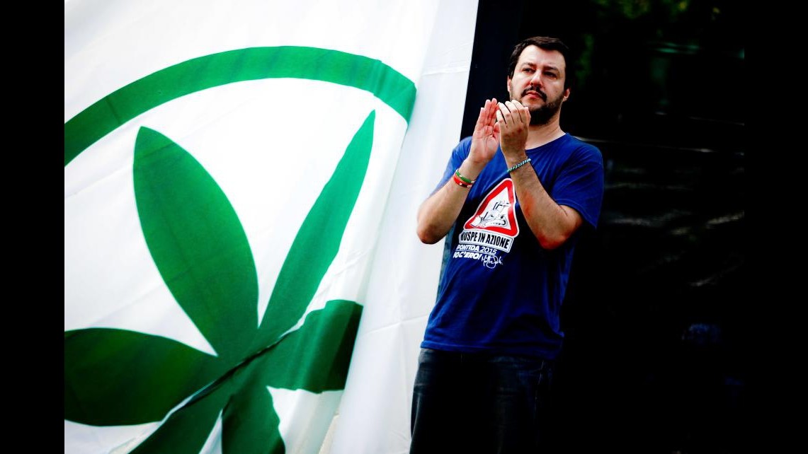 Lega, Salvini da Pontida sfida Renzi: Ruspa contro il governo