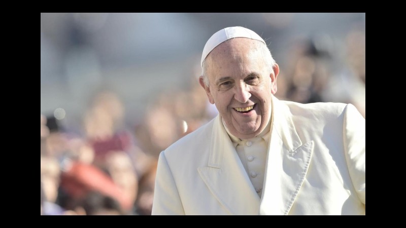 Sindone, Bergoglio al Cottolengo: terzo papa dopo Wojtyla e Ratzinger
