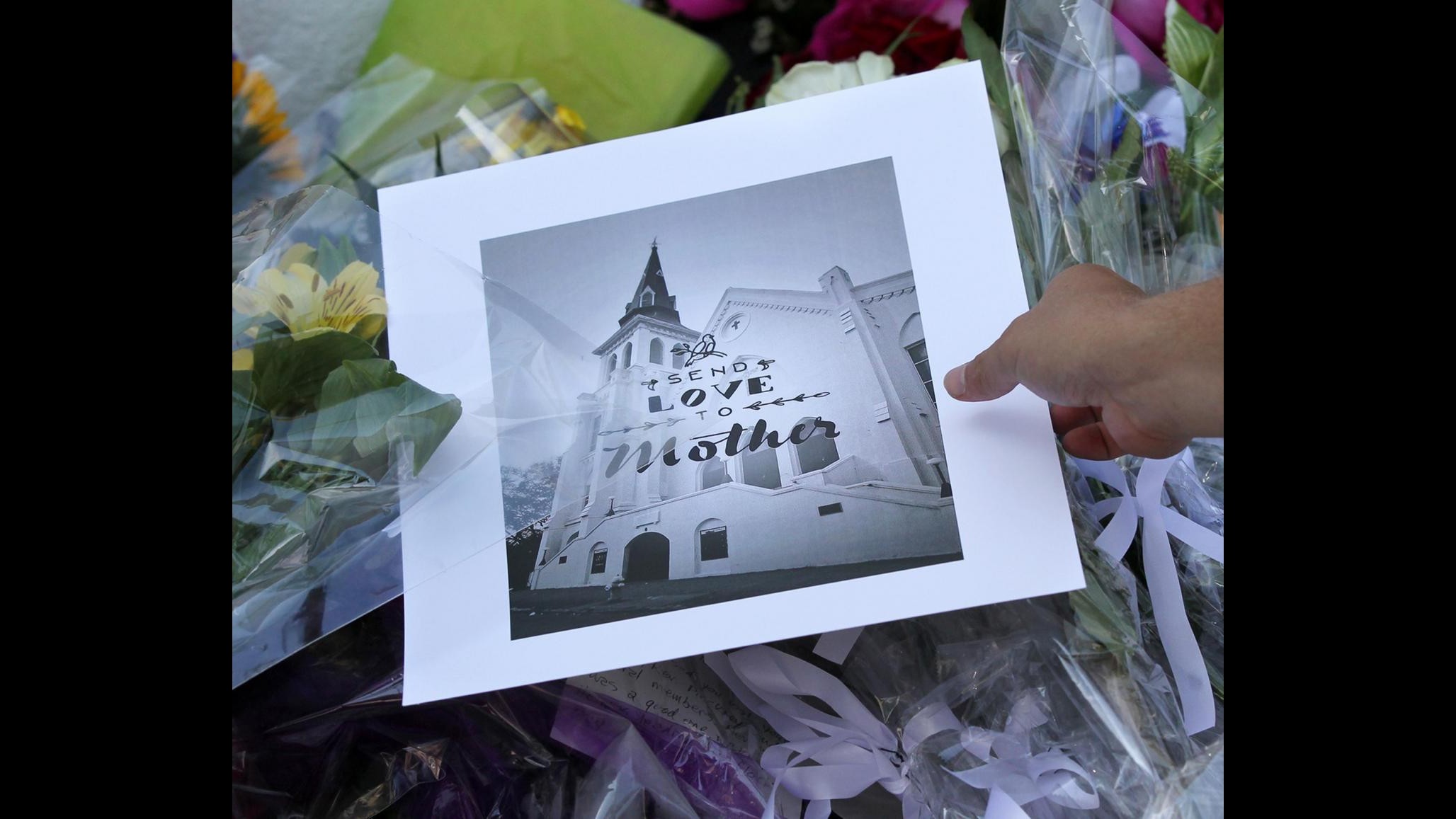 Charleston, il giorno del lutto: città riunita a ricordo vittime