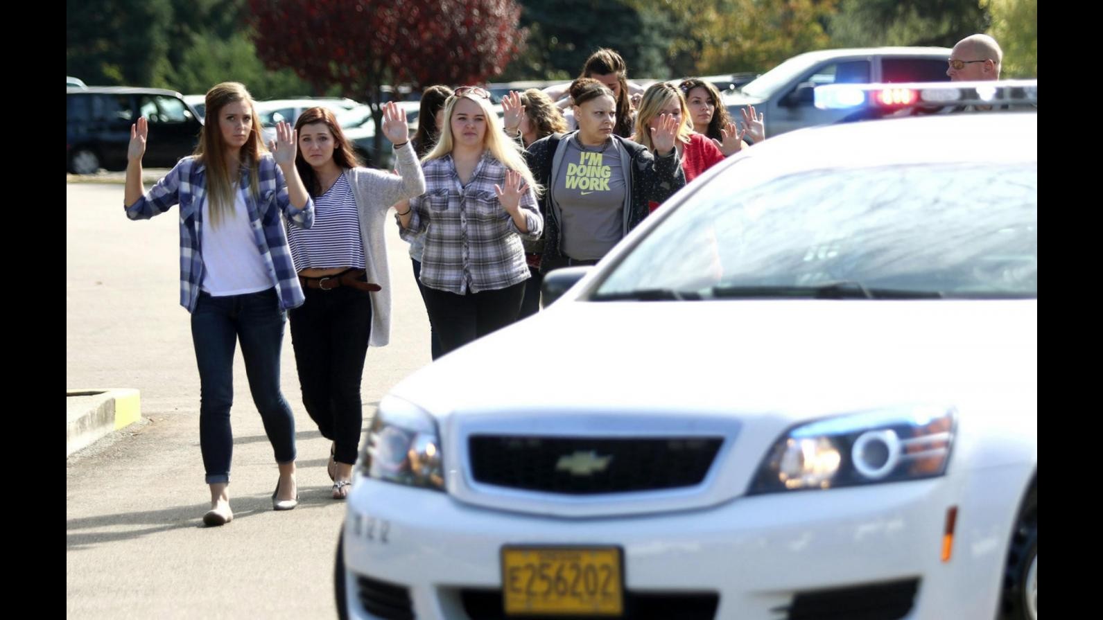 Sparatoria in un college Usa: 9 morti, killer ucciso. Obama: Cambiare legge sulle armi