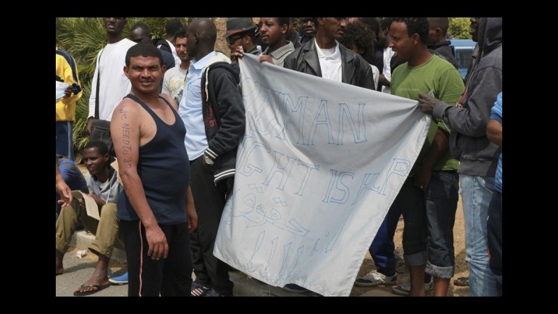 Immigrazione, presidio anarchici francesi a dogana Ventimiglia