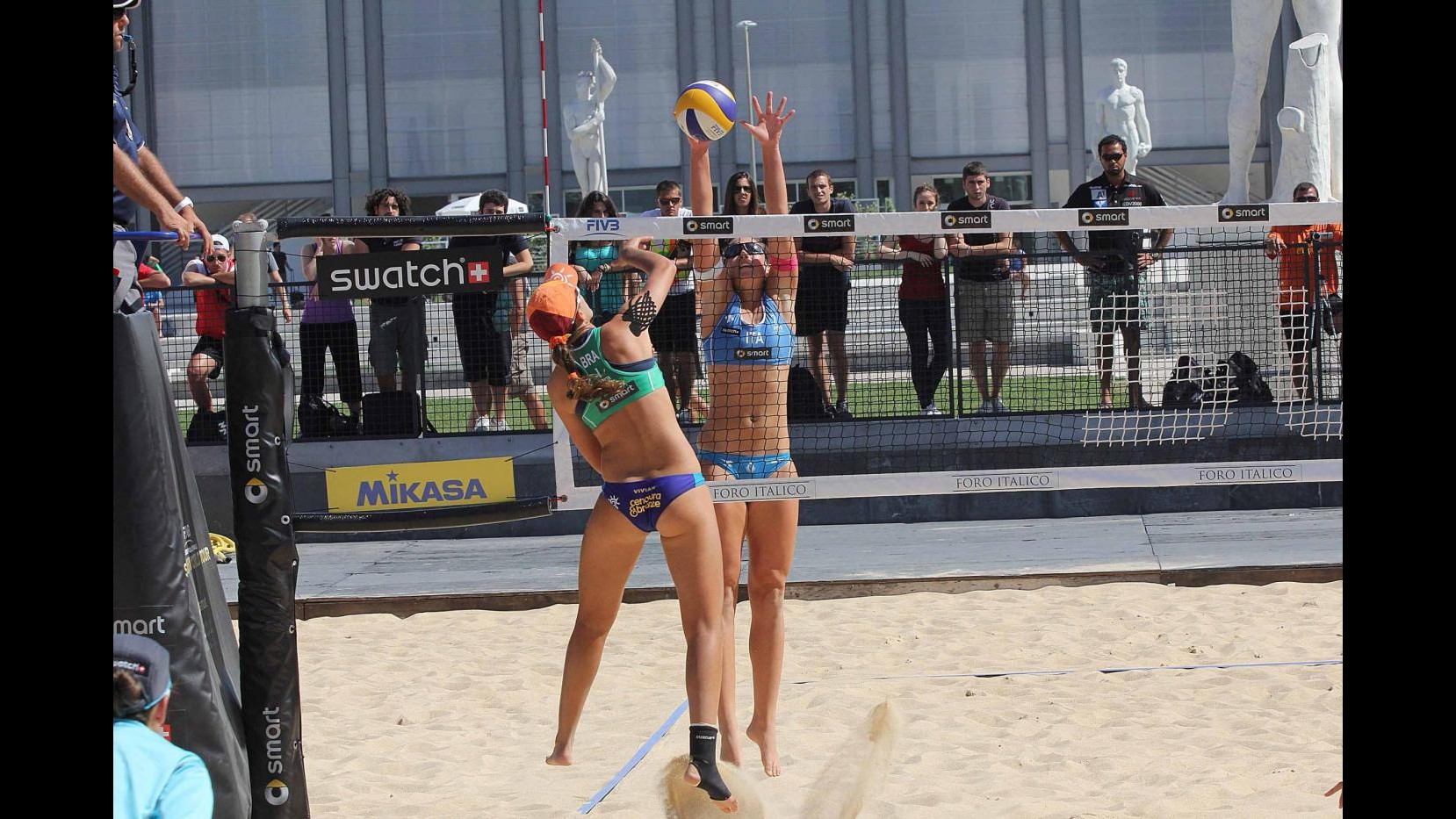 Beach Volley: Azzurre in finale bronzo, uomini eliminati