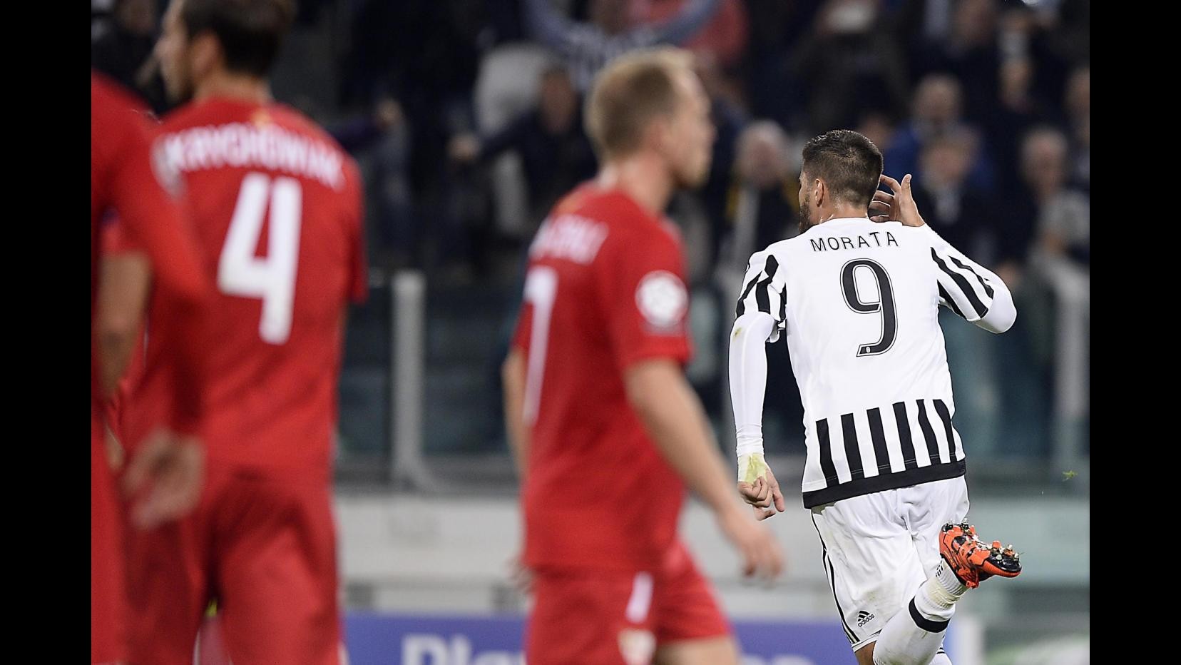 Calcio, Champions League: la Juventus batte il Siviglia 2-0
