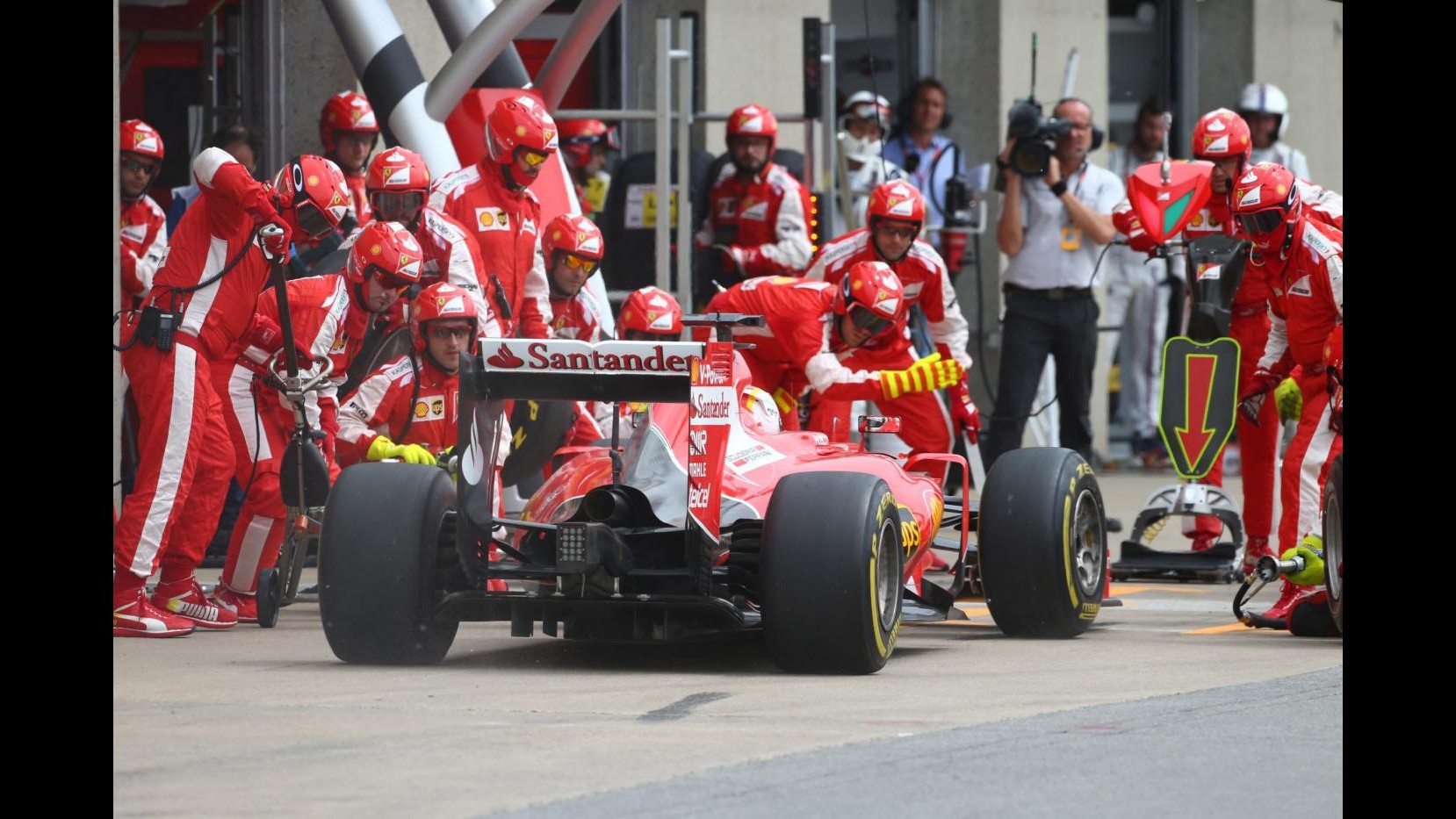 F1, Vettel: A Ferrari serve weekend perfetto per tenere passo Mercedes