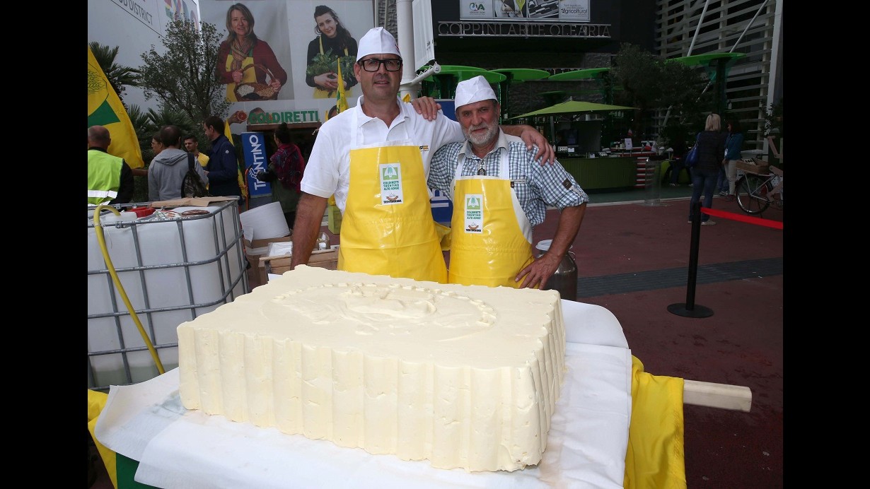 Expo, arriva burro più grande del mondo presentato da Trentino