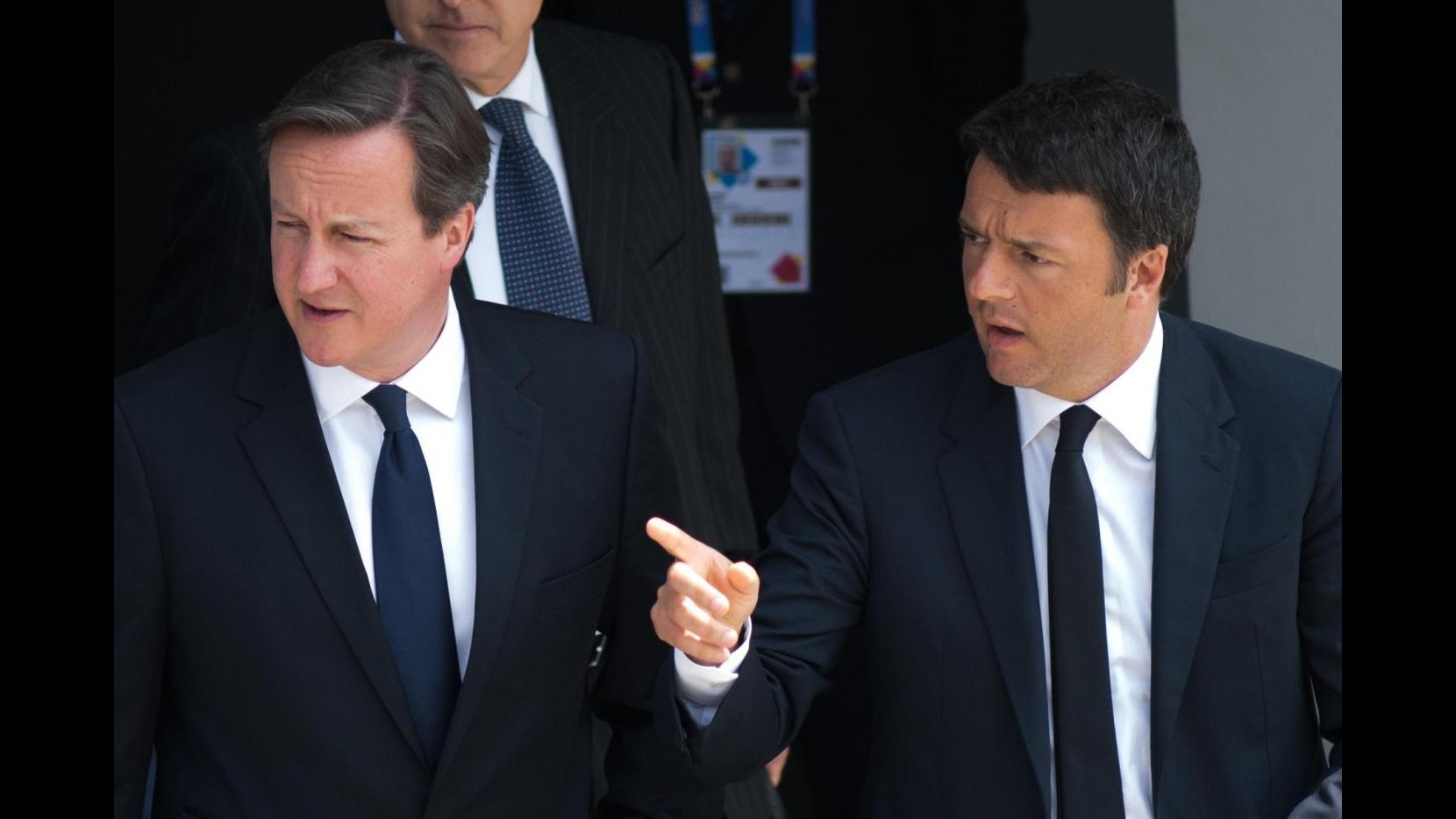 Renzi: Migranti non è problema solo italiano Cameron: Tema da affrontare in modo europeo