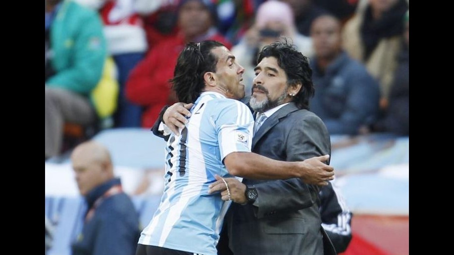 Maradona esalta Tevez: Darei un braccio per giocare con lui