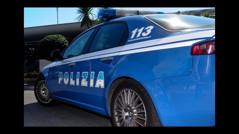 Bari, 2 giovani arrestati per tentata rapina a tabaccheria e supermercato