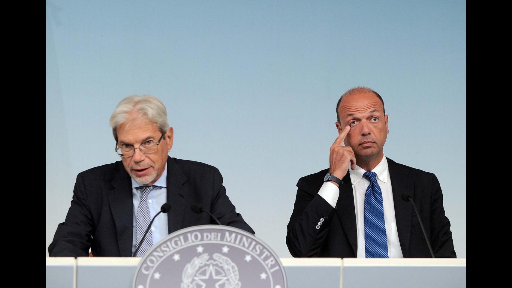 Il cdm proroga i termini per il rientro dei capitali e blocca l’aumento delle accise