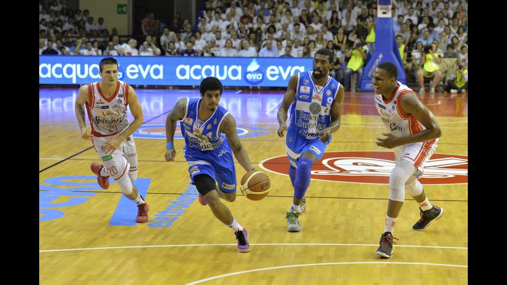 Basket, finale scudetto: 84-71 a Sassari, Reggio Emilia avanti 2-0