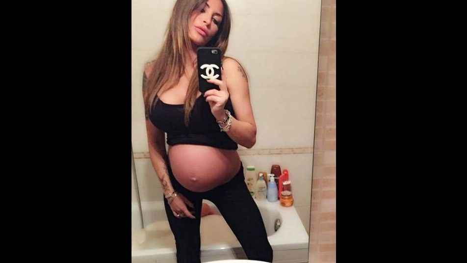 Guendalina Tavassi mette in mostra il suo bel pancione