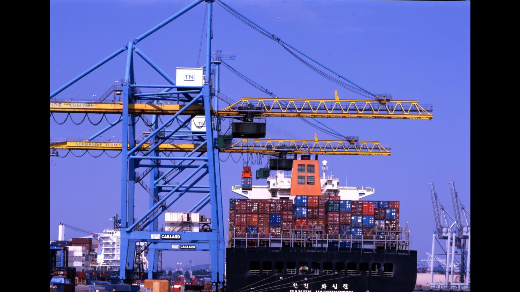 Istat: Ad agosto calo esportazioni -3,2% e importazioni -2,6%, flessione vendite extra Ue