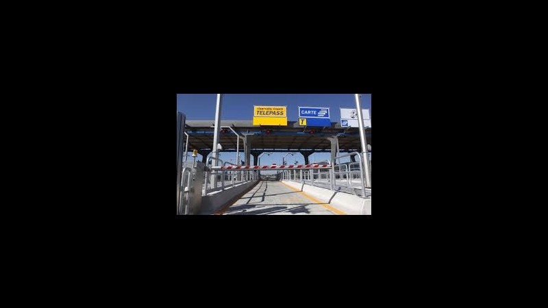 Scontro tra mezzi pesanti sull’A1 in direzione di Bologna, un morto