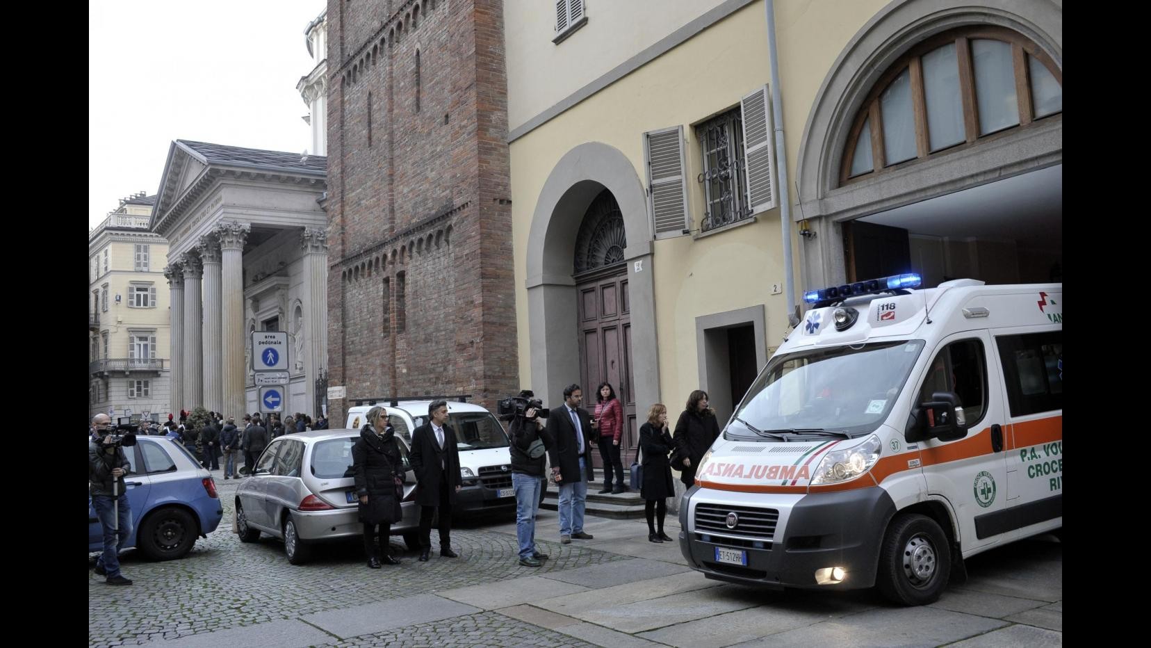 Viterbo, accoltella il padre poi lo sequestra e lo fa curare:arrestato
