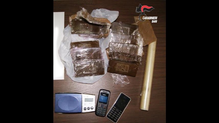 Bari, trovato con 400 grammi di droga in casa: arrestato 30enne