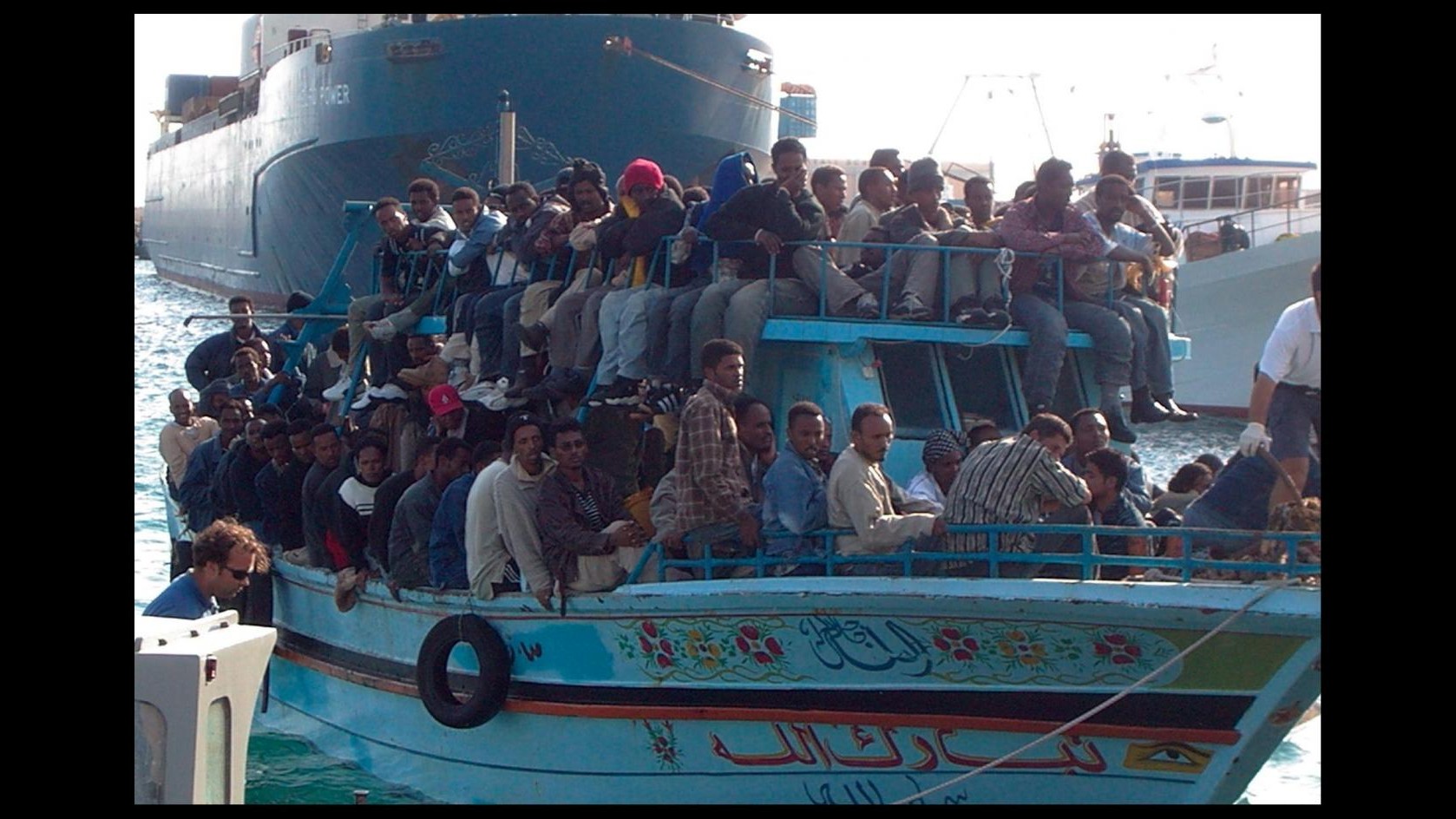 Scafista arrestato a Ragusa, portò in Italia 112 migranti  su un gommone