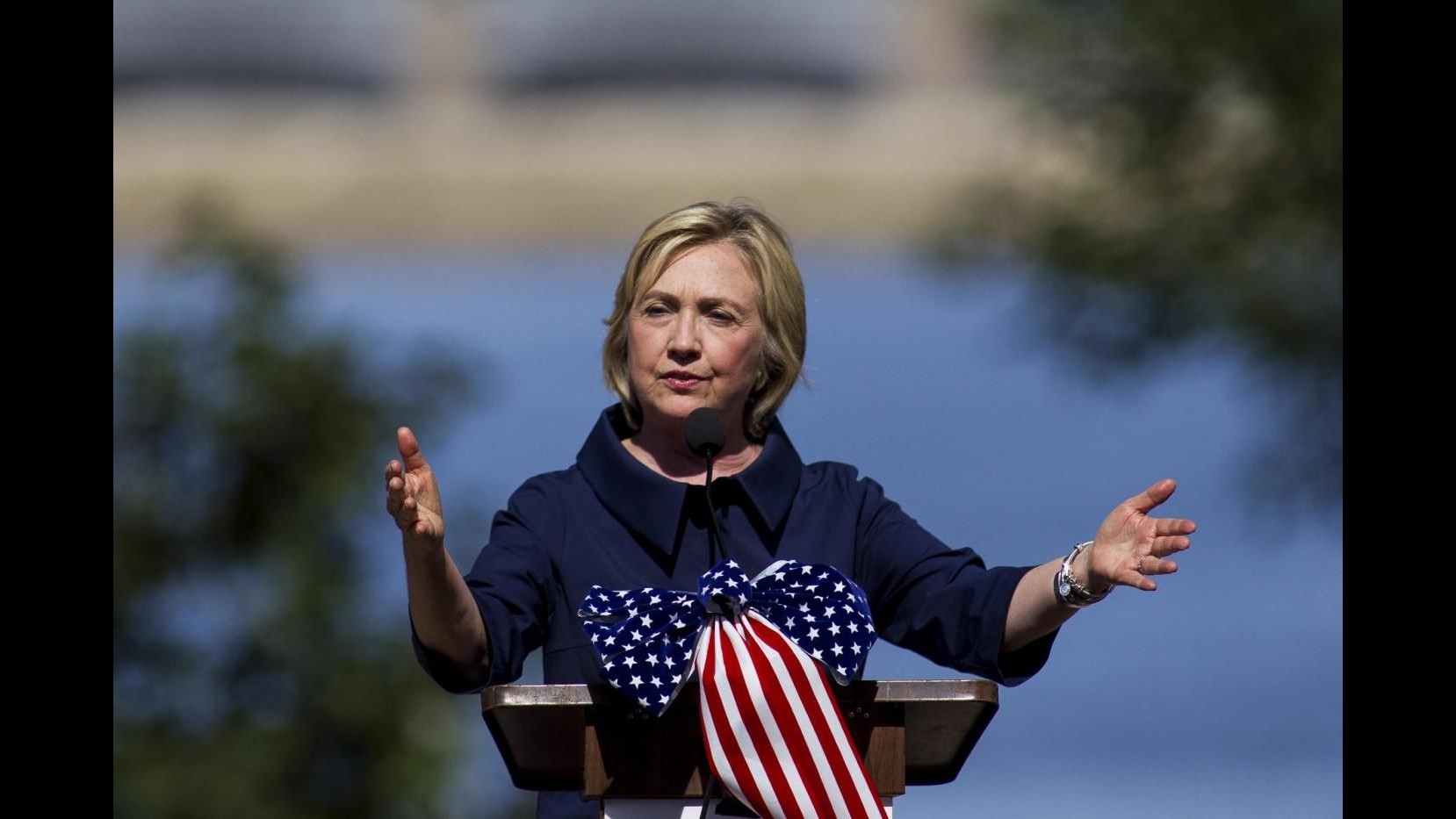 Usa 2016, democratici: Hillary Clinton contro se stessa sul podio che scotta
